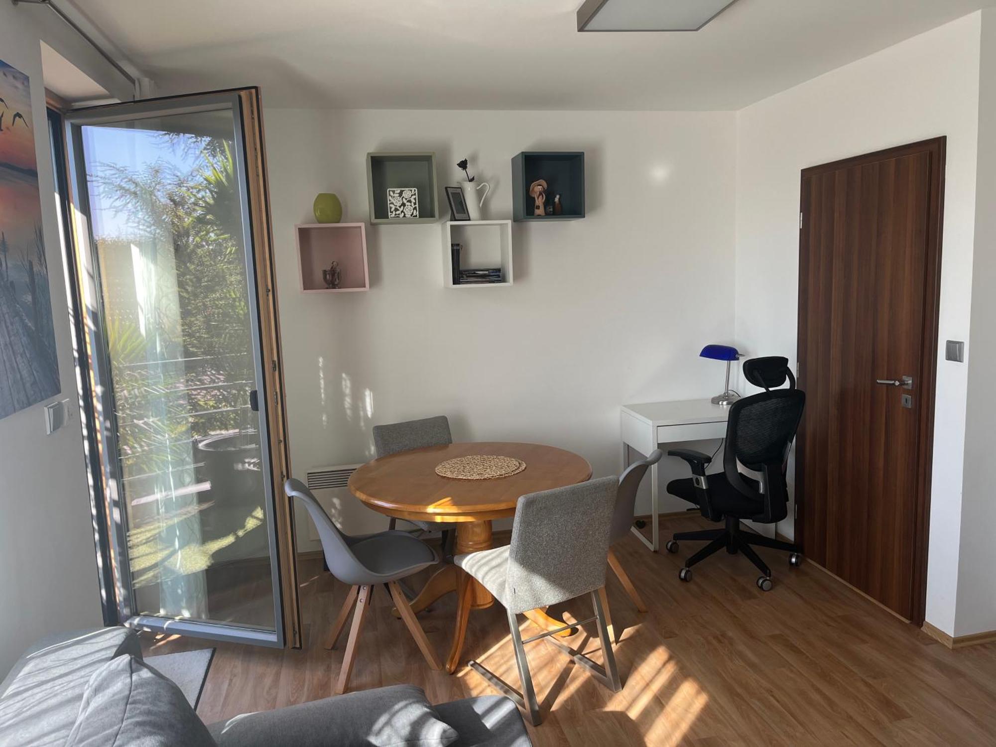Apartman S Wellness Sluzbami Cercany Екстер'єр фото