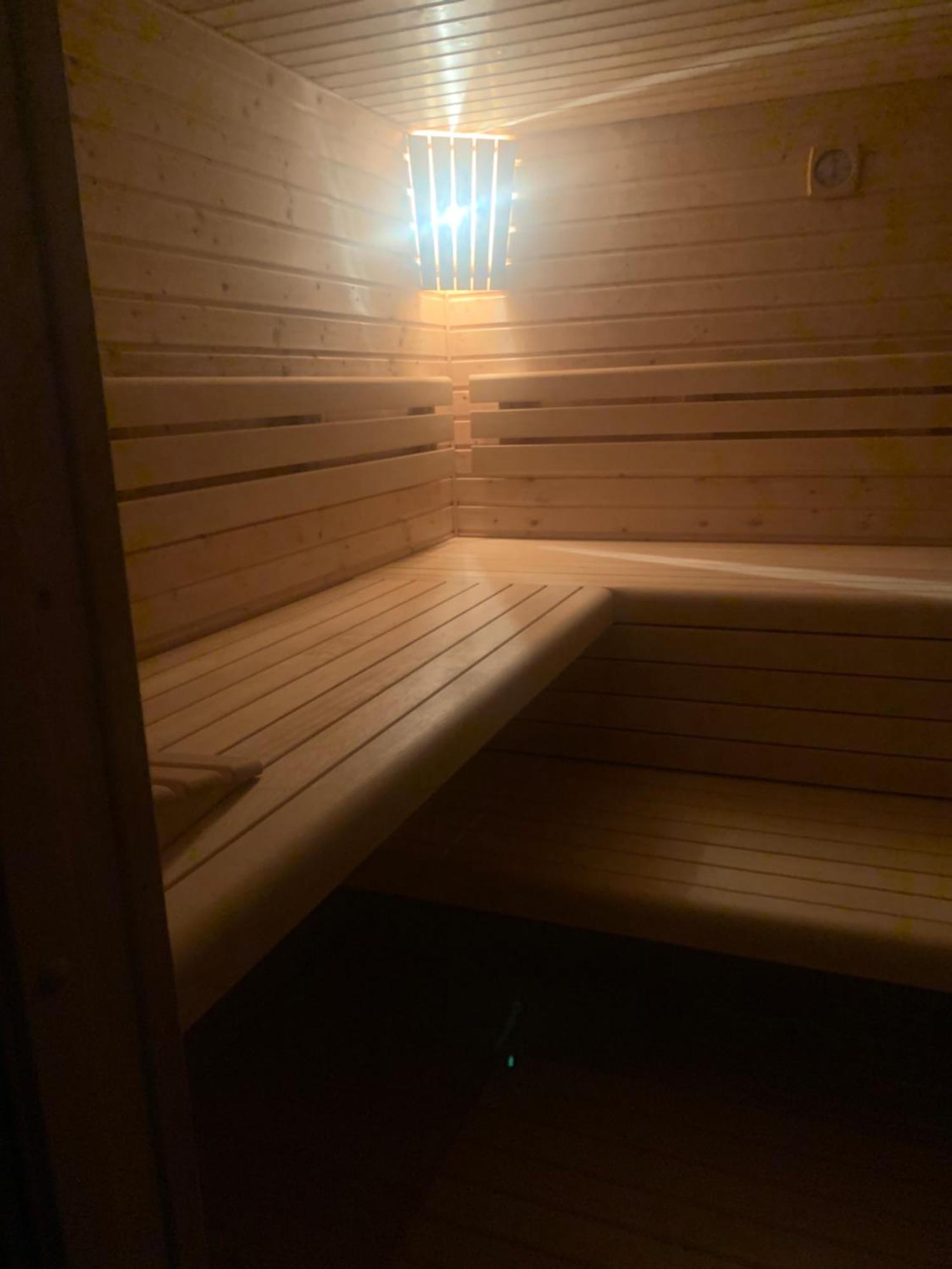 Apartman S Wellness Sluzbami Cercany Екстер'єр фото